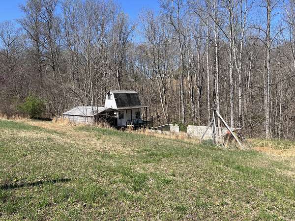 5 Acres of Land for Sale in Palmyra, Tennessee