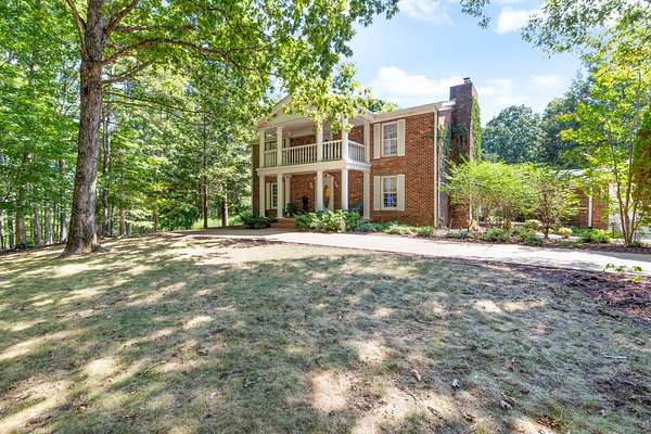 10 Acres of Recreational Land with Home for Sale in McEwen, Tennessee