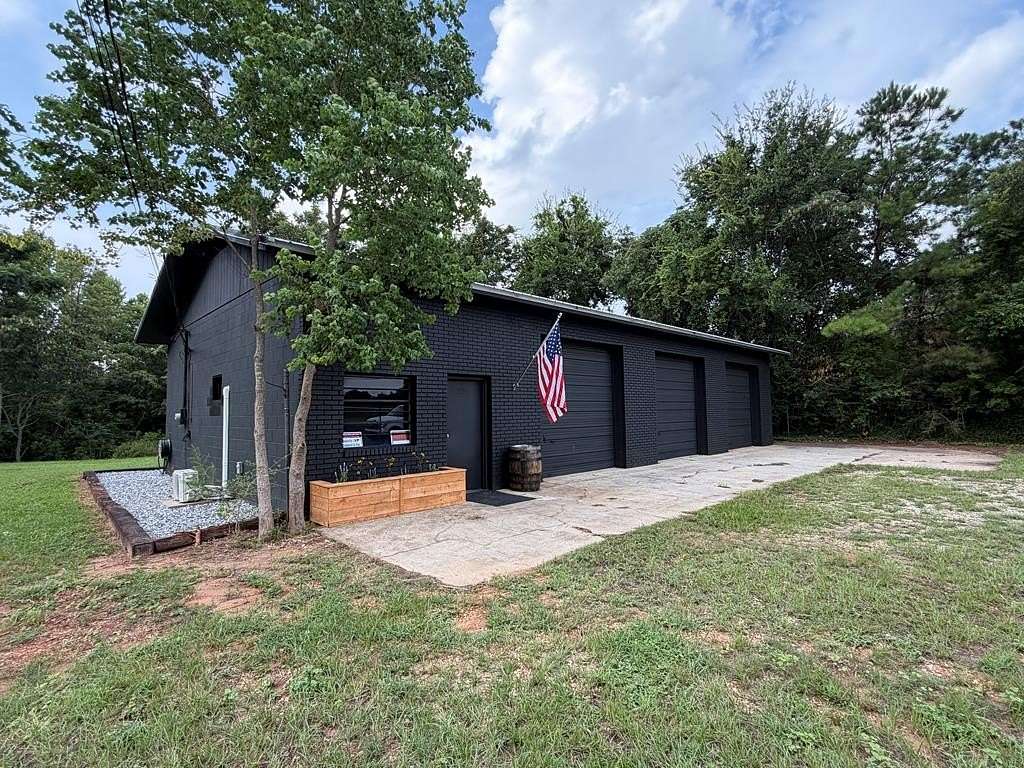 1 Acre of Improved Mixed-Use Land for Sale in Daleville, Alabama