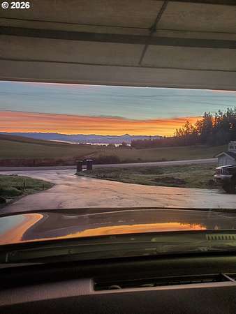 2.89 Acres of Land with Home for Sale in Turner, Oregon