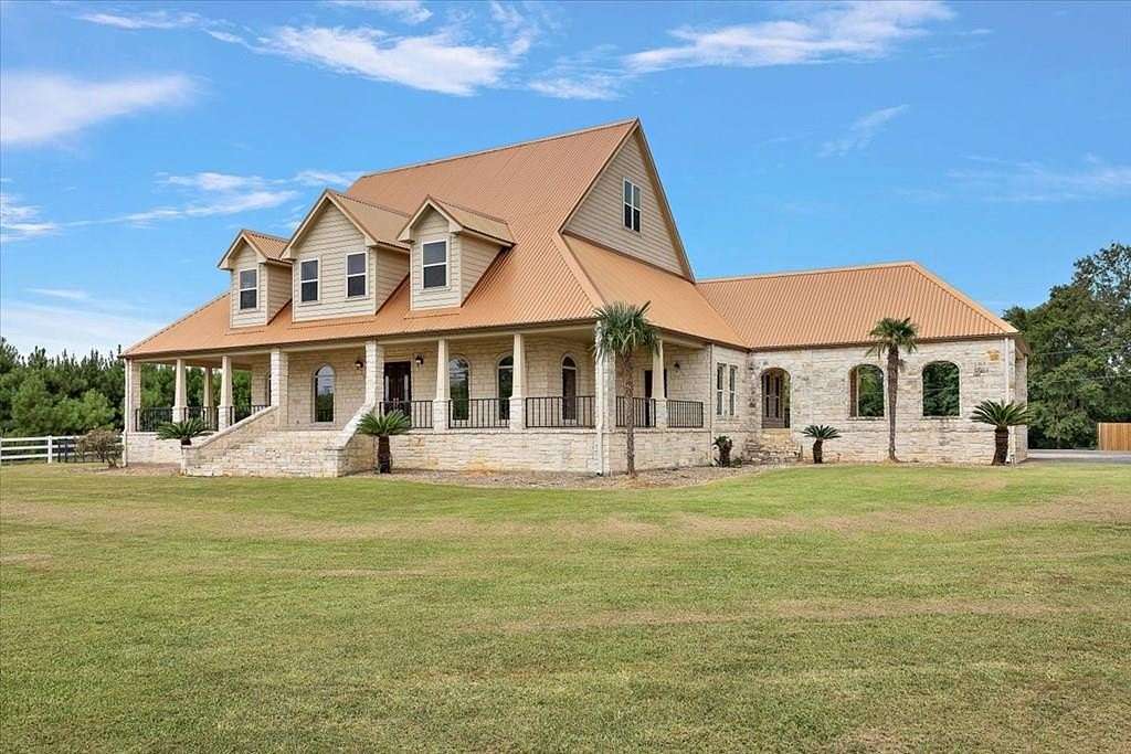 19.5 Acres of Land with Home for Sale in Pollok, Texas