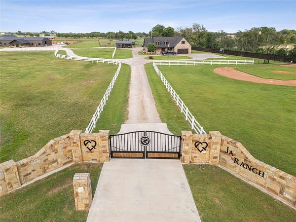 12 Acres of Land with Home for Sale in Whitesboro, Texas