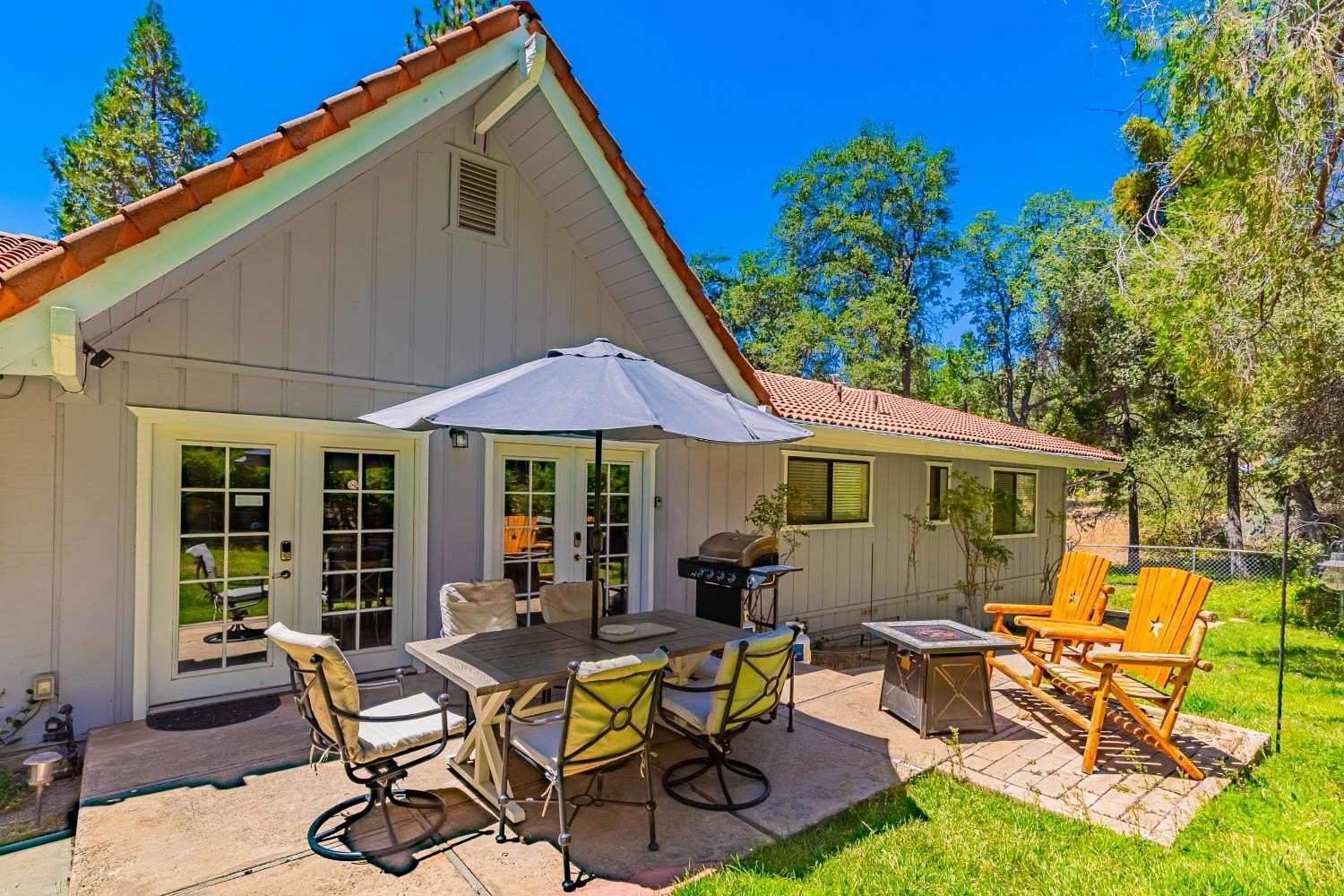 3.28 Acres of Land with Home for Sale in Oakhurst, California