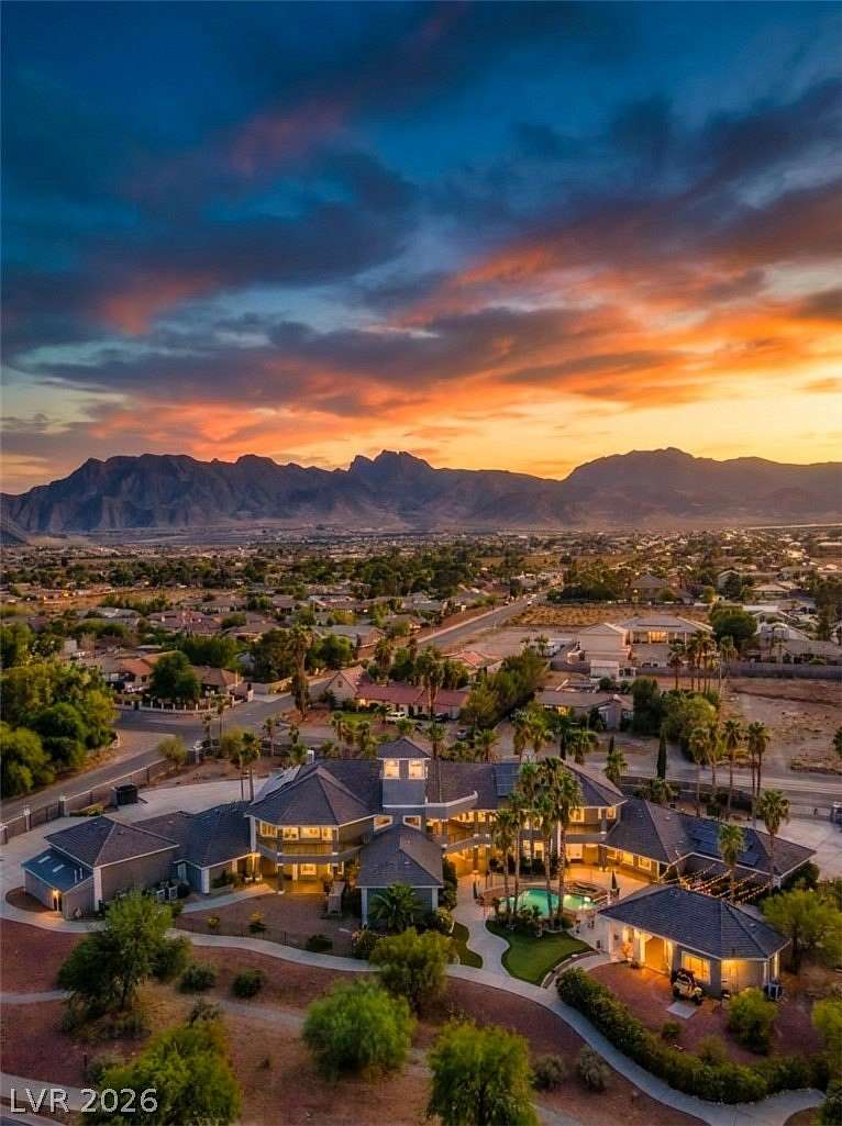 4 Acres of Land with Home for Sale in Las Vegas, Nevada
