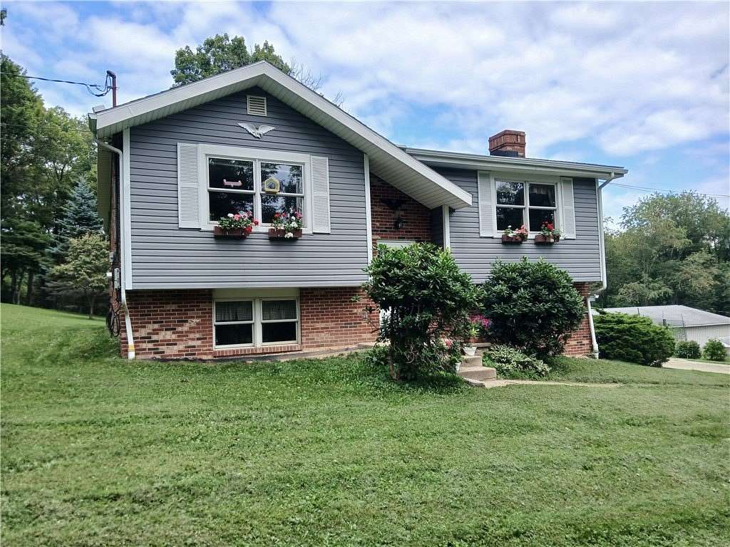 4.7 Acres of Land with Home for Sale in New Kensington, Pennsylvania