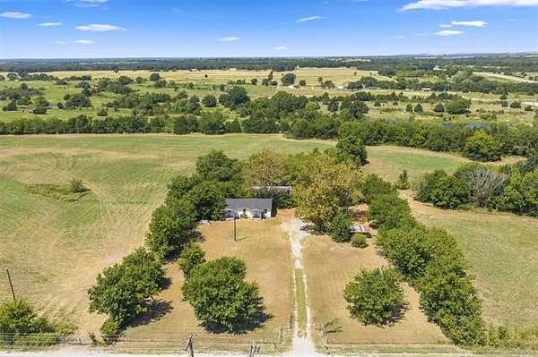 37.5 Acres of Agricultural Land with Home for Sale in Ardmore, Oklahoma