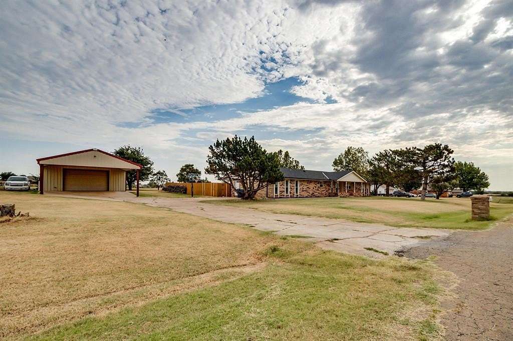 1.84 Acres of Land with Home for Sale in Piedmont, Oklahoma