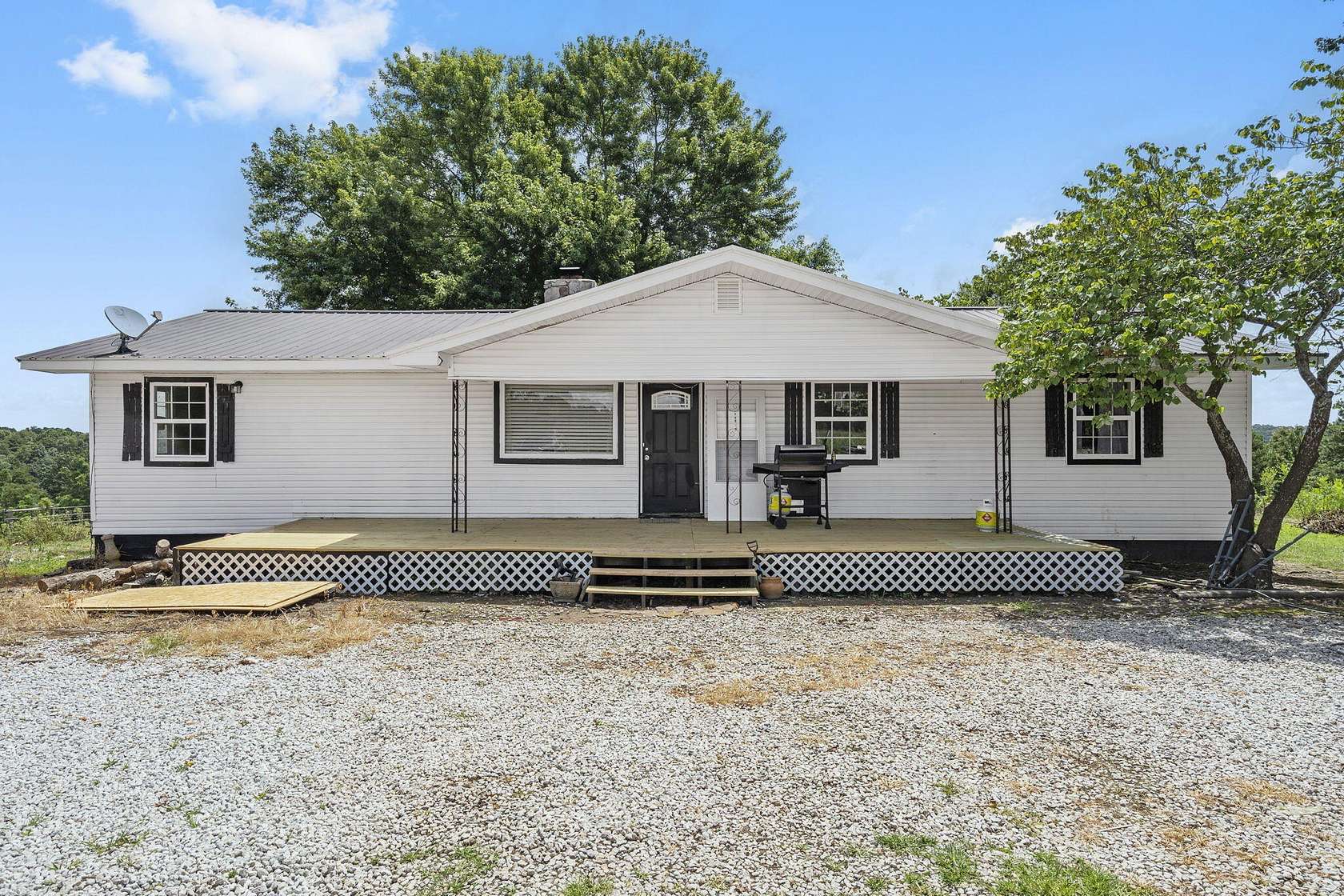 23.4 Acres of Land with Home for Sale in Omaha, Arkansas