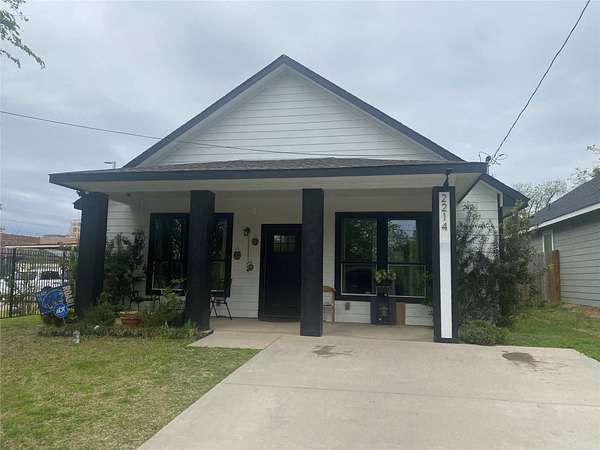 4.89 Acres of Land with Home for Sale in Malakoff, Texas