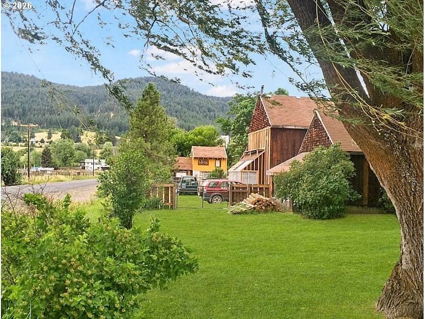 69.1 Acres of Land with Home for Sale in Halfway, Oregon