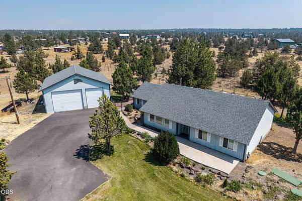 5 Acres of Land with Home for Sale in Prineville, Oregon