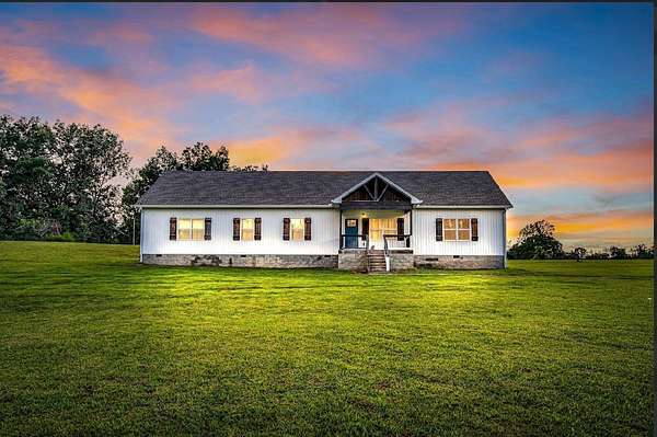 5.4 Acres of Land with Home for Sale in Westmoreland, Tennessee