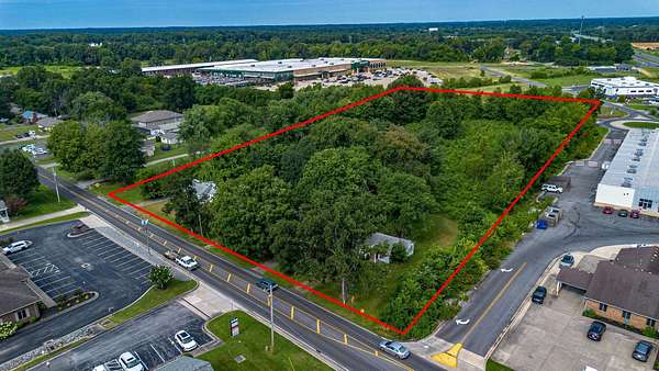 4 Acres of Improved Commercial Land for Sale in Paducah, Kentucky