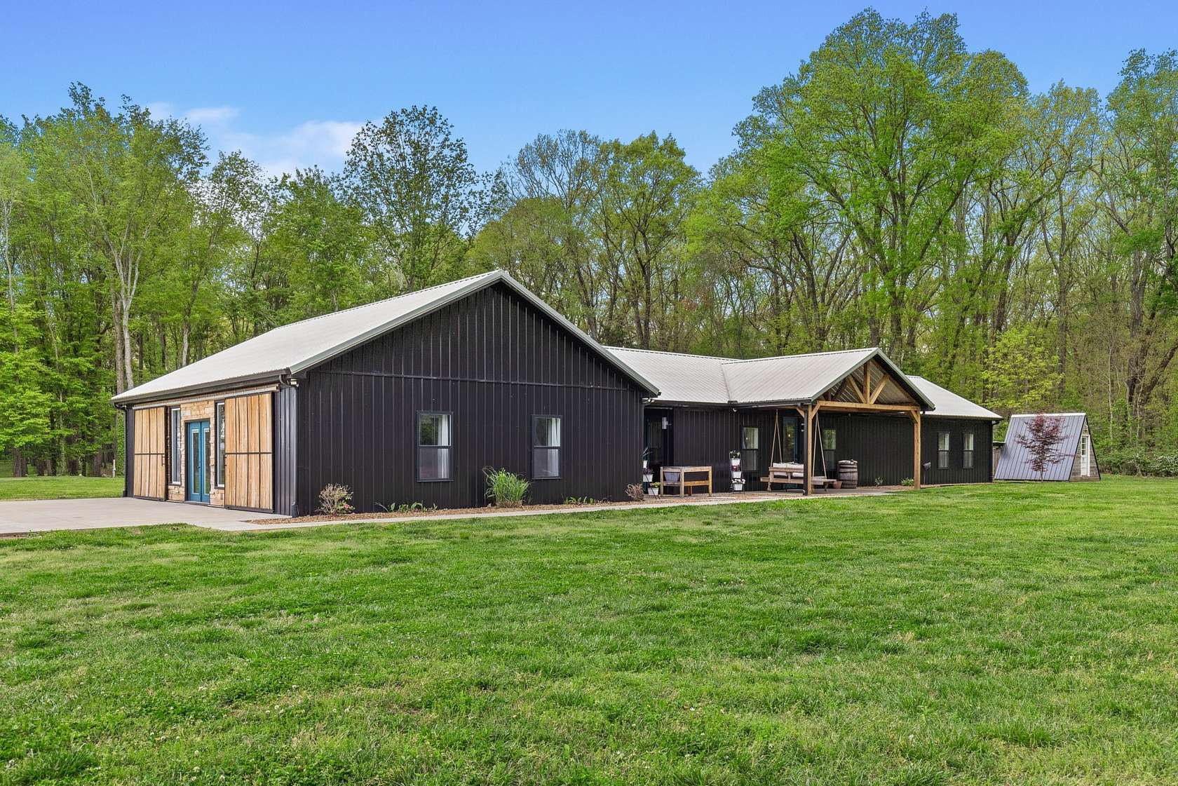 5.2 Acres of Land with Home for Sale in White House, Tennessee
