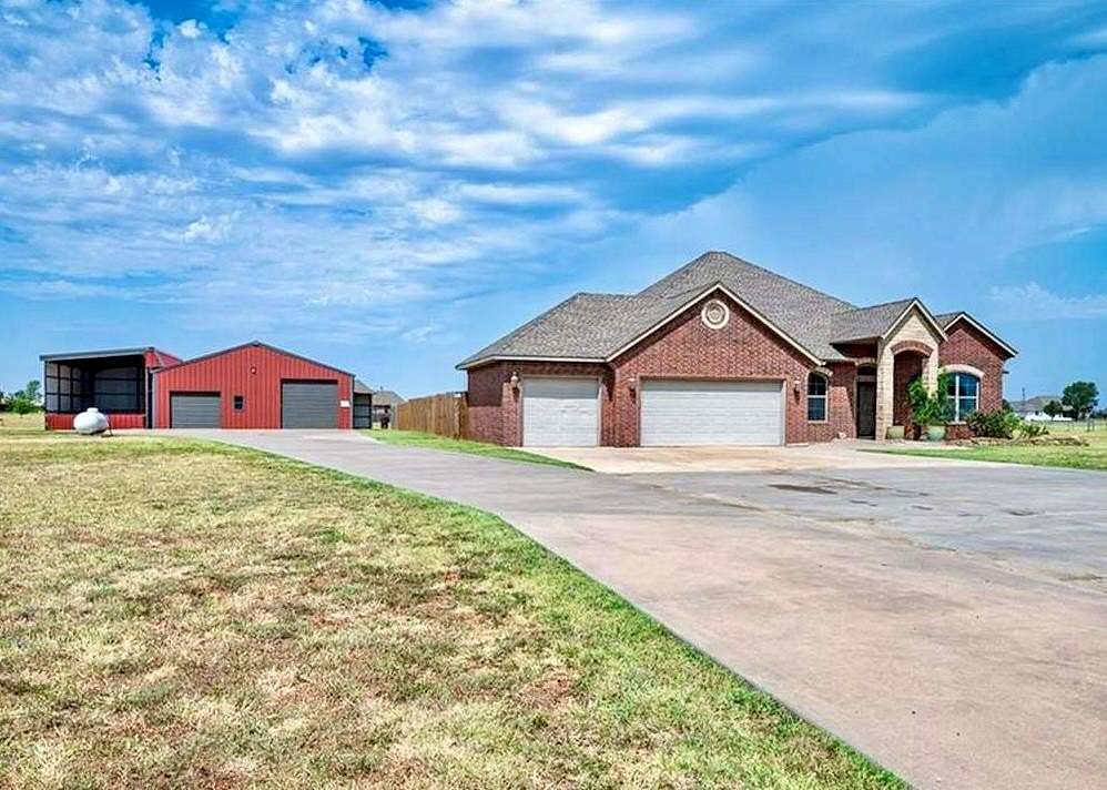 2.5 Acres of Land with Home for Sale in Piedmont, Oklahoma