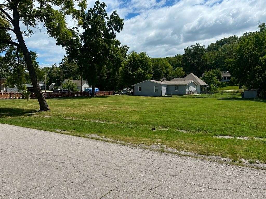 0.33 Acres of Residential Land for Sale in Smithville, Missouri