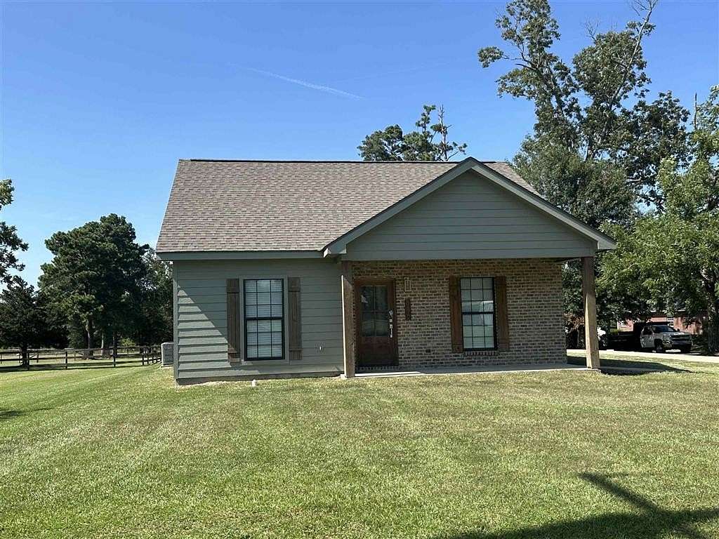 1.5 Acres of Improved Residential Land for Sale in DeQuincy, Louisiana