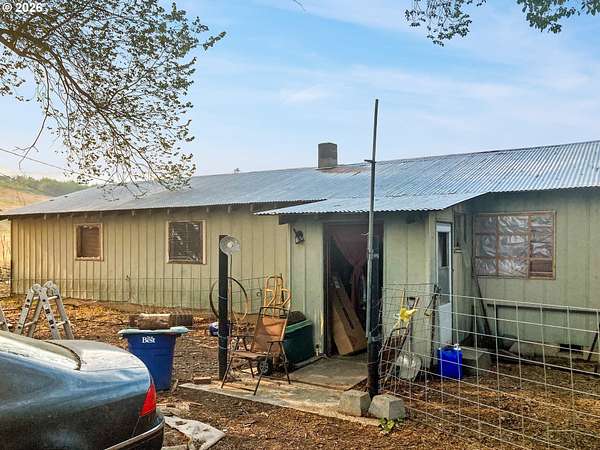 19.6 Acres of Land with Home for Sale in Halfway, Oregon