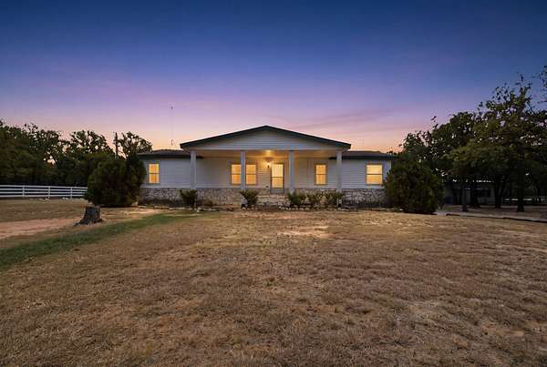 10.1 Acres of Land with Home for Sale in Paradise, Texas