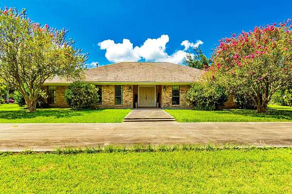 6.43 Acres of Land with Home for Sale in Houma, Louisiana