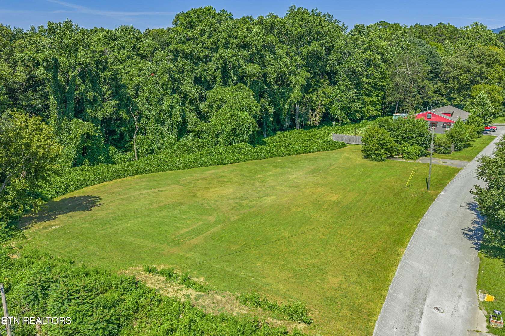 1 Acre of Mixed-Use Land for Sale in Oliver Springs, Tennessee