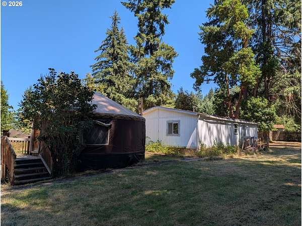 2.68 Acres of Land with Home for Sale in Oakridge, Oregon