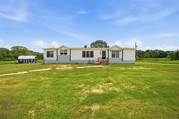 20 Acres of Land with Home for Sale in Atoka, Oklahoma