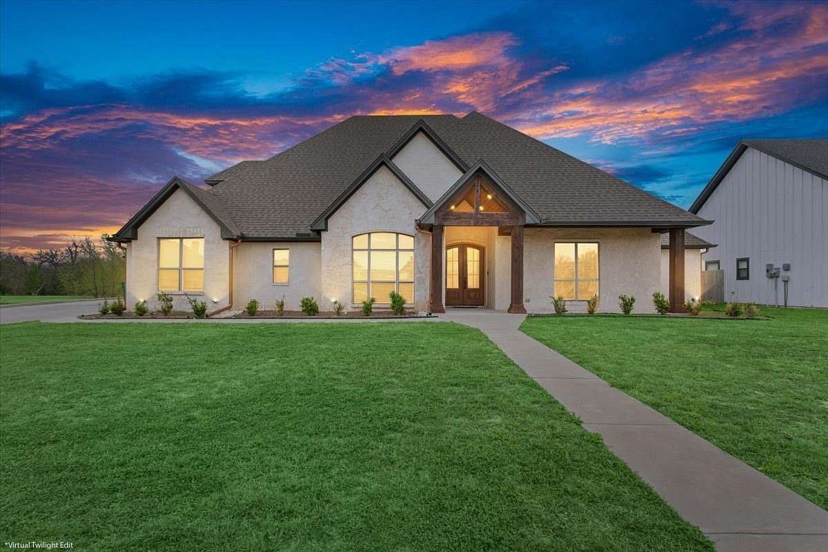 1.8 Acres of Land with Home for Lease in Robinson, Texas