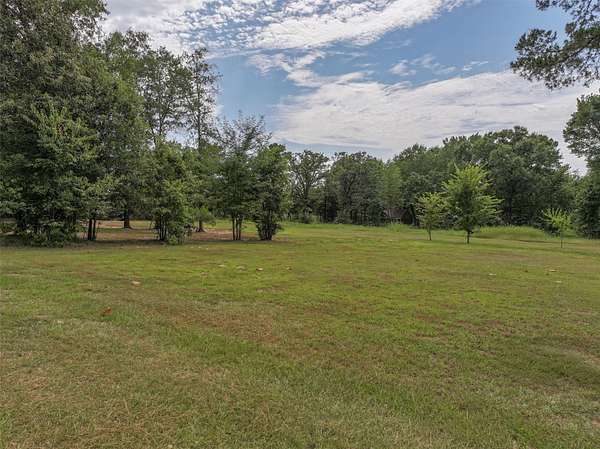 1.27 Acres of Residential Land for Sale in De Kalb, Texas