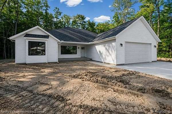 5.49 Acres of Land with Home for Sale in Fort Gratiot, Michigan