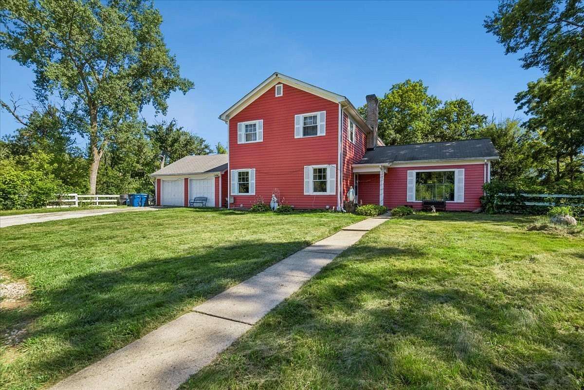 5.73 Acres of Land with Home for Sale in Mettawa, Illinois