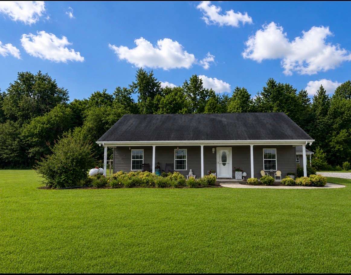 6 Acres of Land with Home for Sale in Morrison, Tennessee