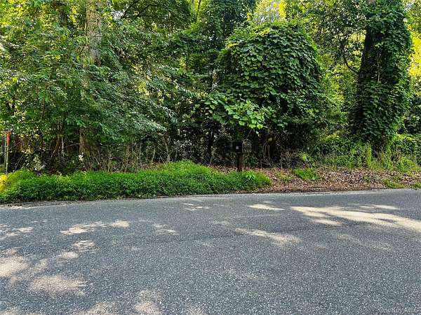 0.97 Acres of Land for Sale in Middle Island, New York