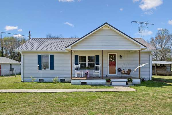 11.3 Acres of Land with Home for Sale in Shelbyville, Tennessee
