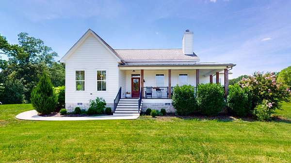 9 Acres of Land with Home for Sale in Winchester, Tennessee