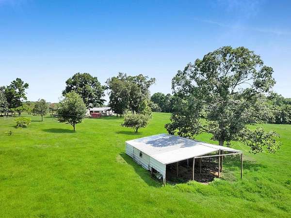 33.5 Acres of Land with Home for Sale in Jasper, Texas