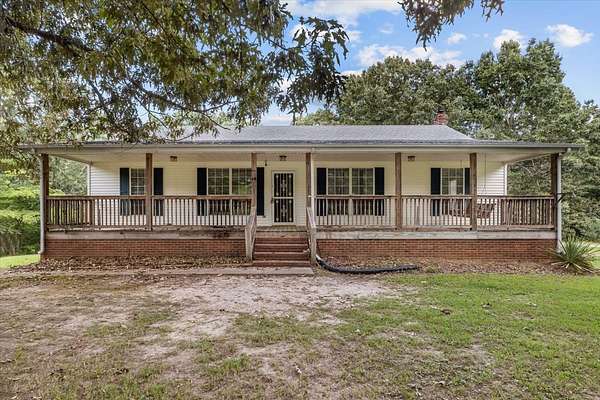 7 Acres of Land with Home for Sale in Dickson, Tennessee