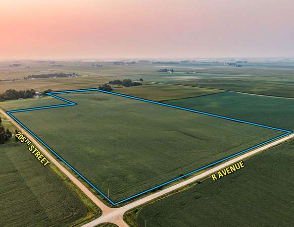 106 Acres of Land for Auction in Dallas Center, Iowa