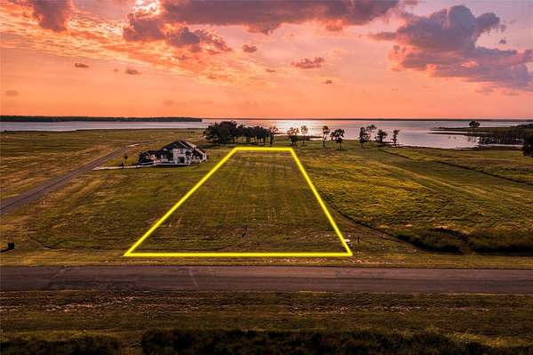 1.85 Acres of Residential Land for Sale in Honey Grove, Texas