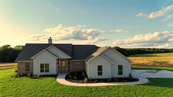 5.5 Acres of Land with Home for Sale in Lone Oak, Texas