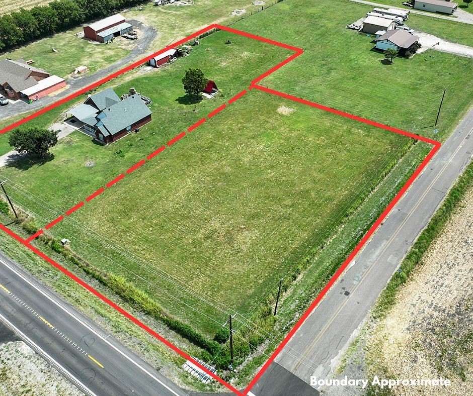 2.2 Acres of Improved Mixed-Use Land for Sale in Farmersville, Texas