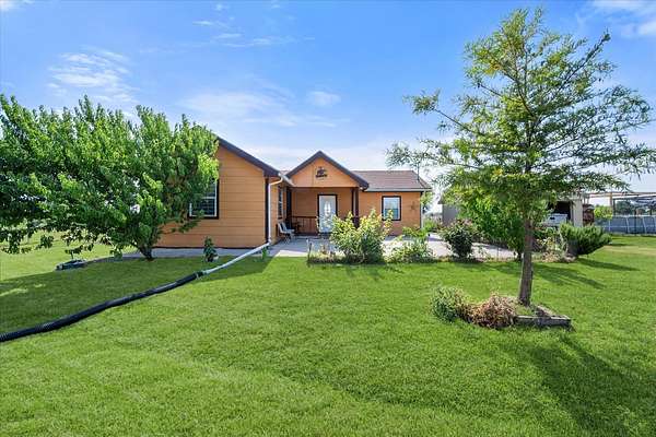 4.63 Acres of Land with Home for Sale in Barry, Texas
