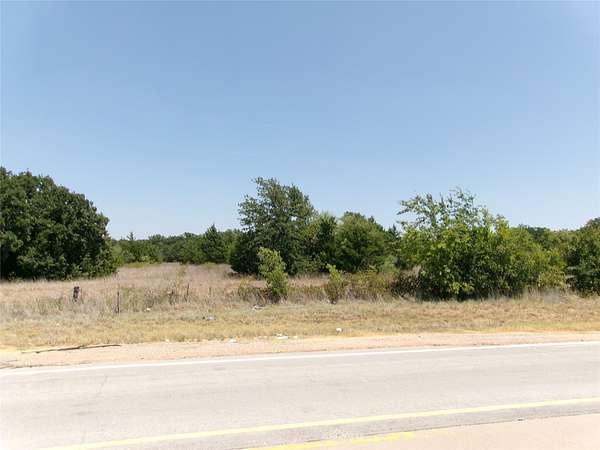 25 Acres of Land for Sale in Bowie, Texas
