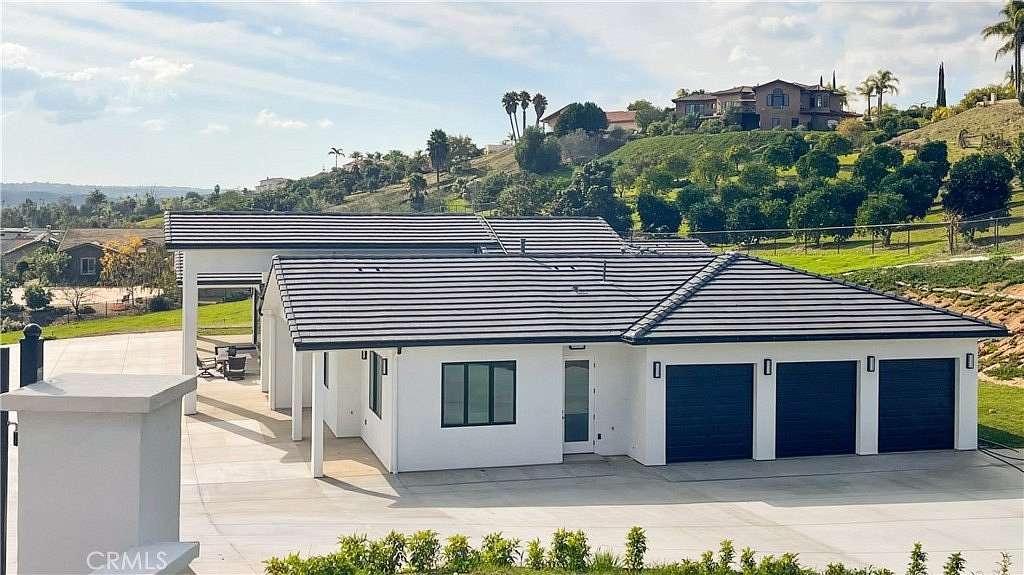 2.16 Acres of Land with Home for Sale in Fallbrook, California