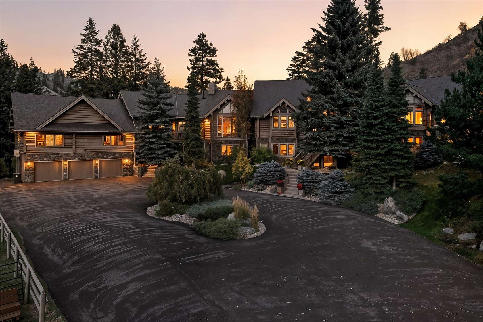422 Acres of Land with Home for Sale in Hamilton, Montana