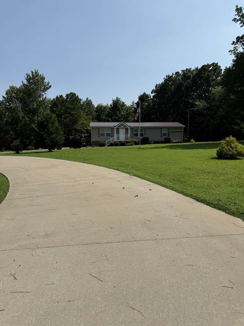 11 Acres of Land with Home for Sale in McEwen, Tennessee