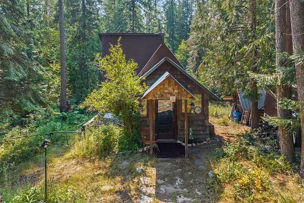 10 Acres of Recreational Land with Home for Sale in Colville, Washington