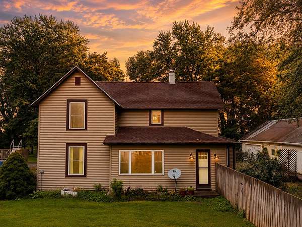 1.5 Acres of Land with Home for Sale in Valparaiso, Indiana