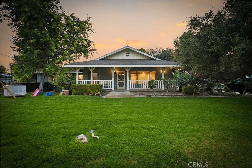 2.57 Acres of Land with Home for Sale in Agua Dulce, California