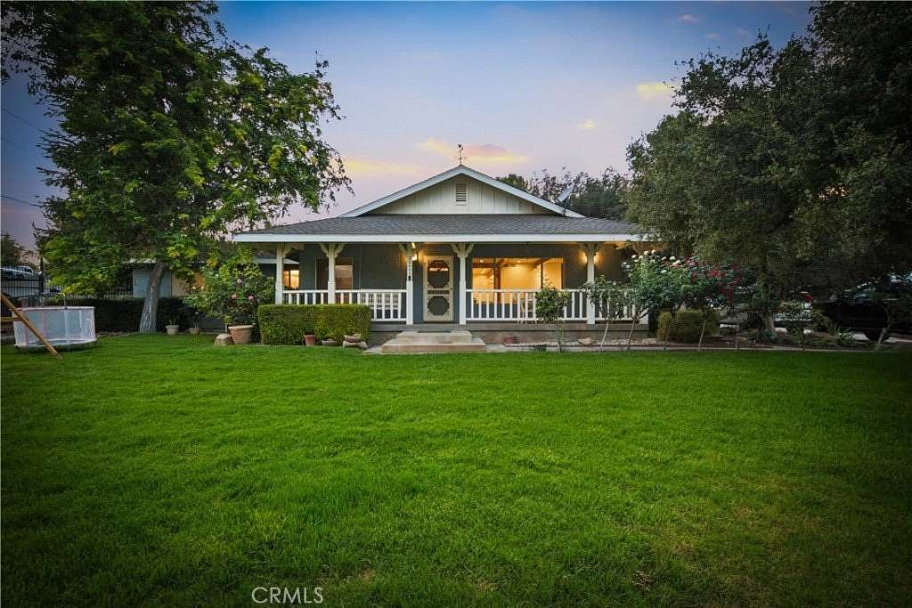 2.57 Acres of Land with Home for Sale in Agua Dulce, California